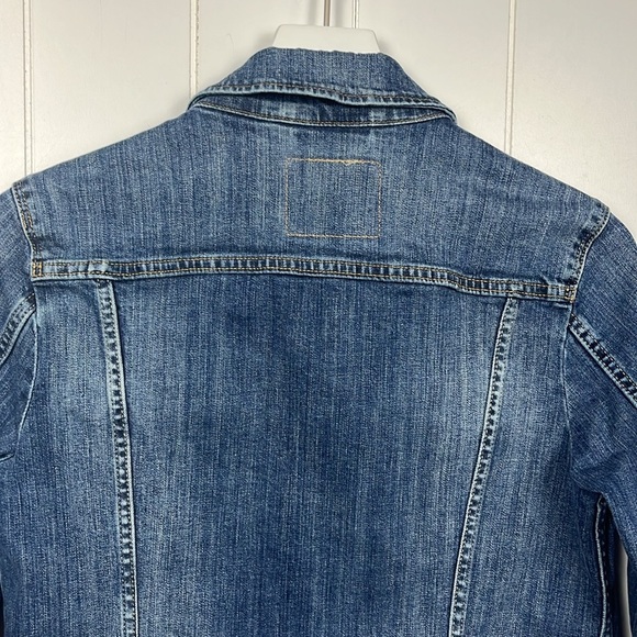 Levi’s Womens Classic Jean Jacket L Dark Wash Some Fading Button Down Pockets - Picture 8 of 14